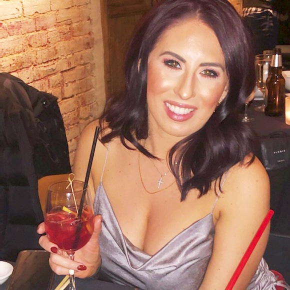 Meet your Posher, Caitlin - Picture 2 of 6